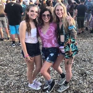 Meet your Posher, Chloe